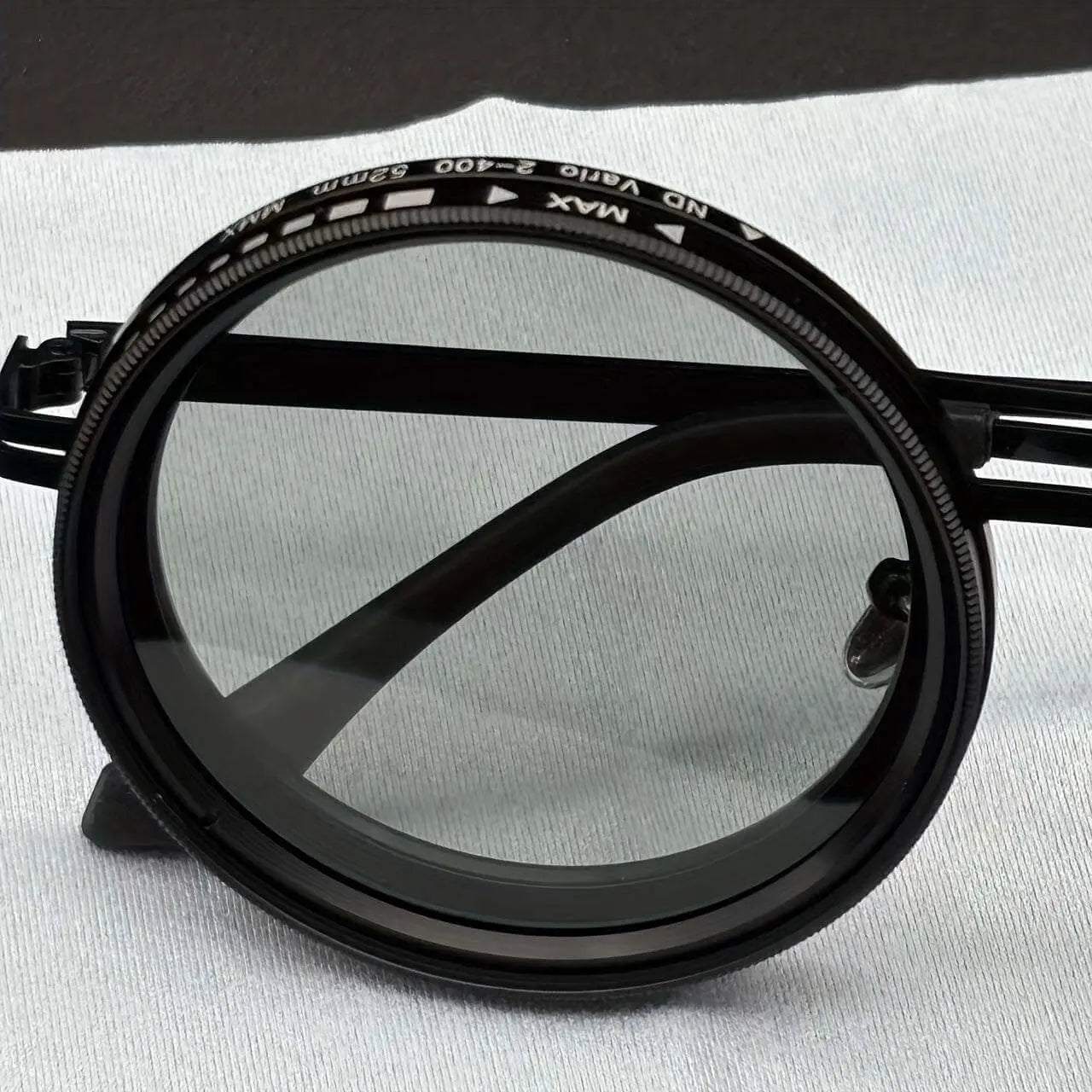 Stylish glasses with polarized TAC lenses and durable aluminum frame.